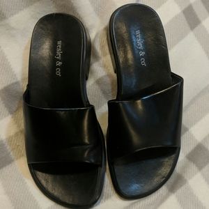 Wesley & Co.   ~ Black Leather Sandals 8.5 W